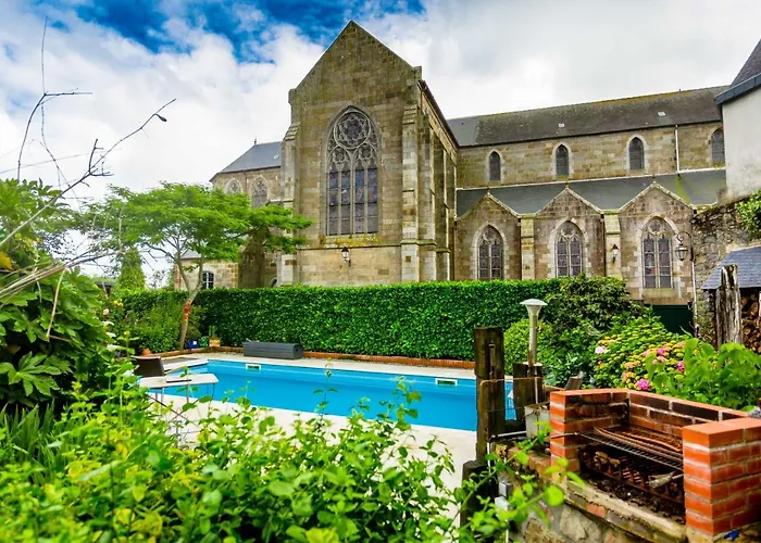 Dog Friendly Hotels in Combourg