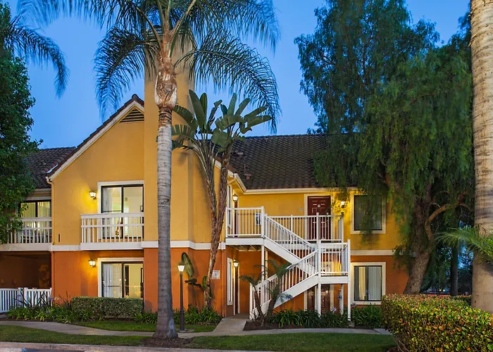Dog Friendly Hotels in Whittier