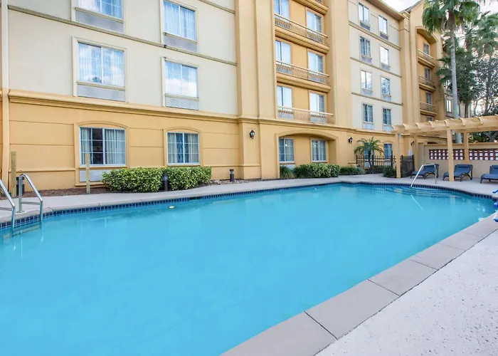 Dog Friendly Hotels in Brandon
