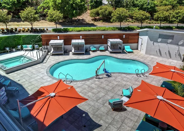 Dog Friendly Hotels in Vallejo