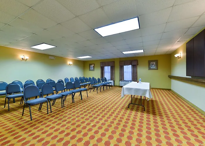 Dog Friendly Hotels in Garner