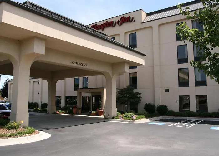 Dog Friendly Hotels in Hillsville