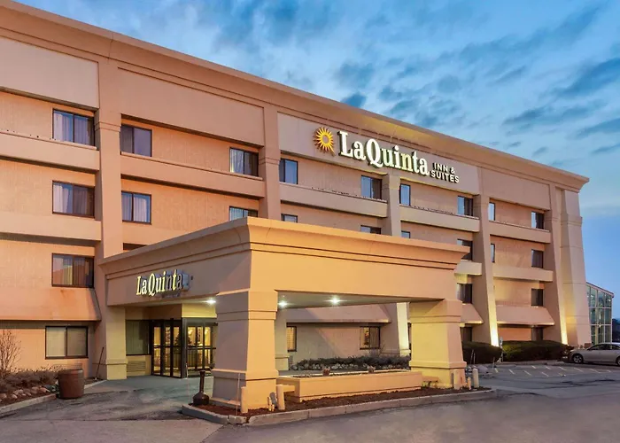 Dog Friendly Hotels in Gurnee
