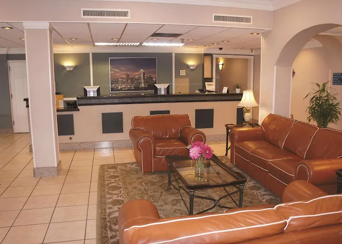 Dog Friendly Hotels in Lynnwood
