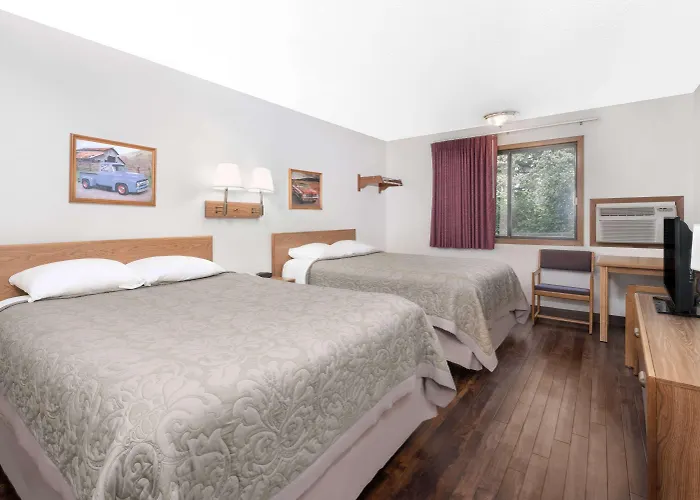 Dog Friendly Hotels in Murdo