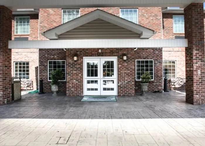 Dog Friendly Hotels in Weaverville