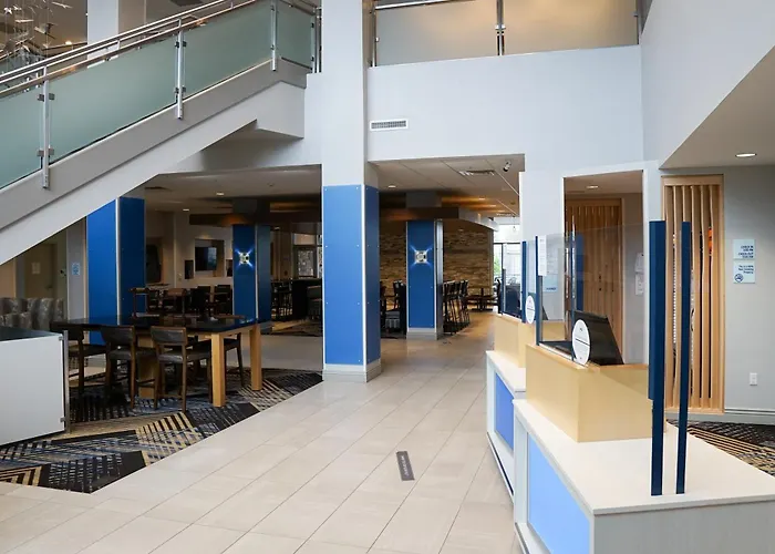 Dog Friendly Hotels in Aurora