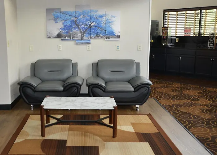 Dog Friendly Hotels in Santee