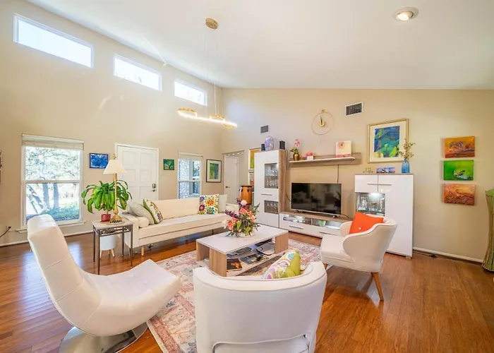 Dog Friendly Hotels in San Marcos