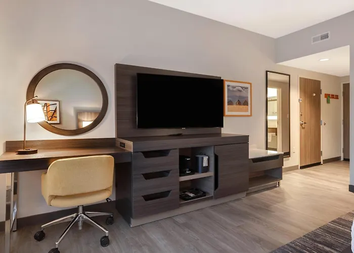 Dog Friendly Hotels in Orland Park