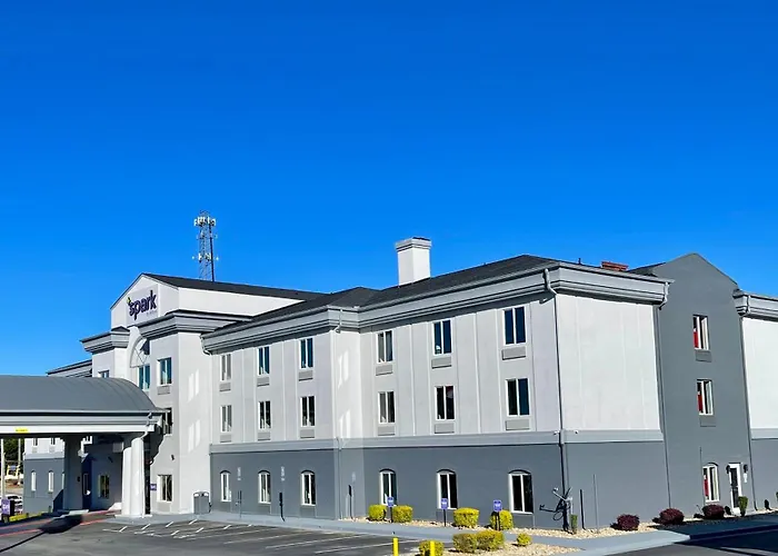 Dog Friendly Hotels in Commerce