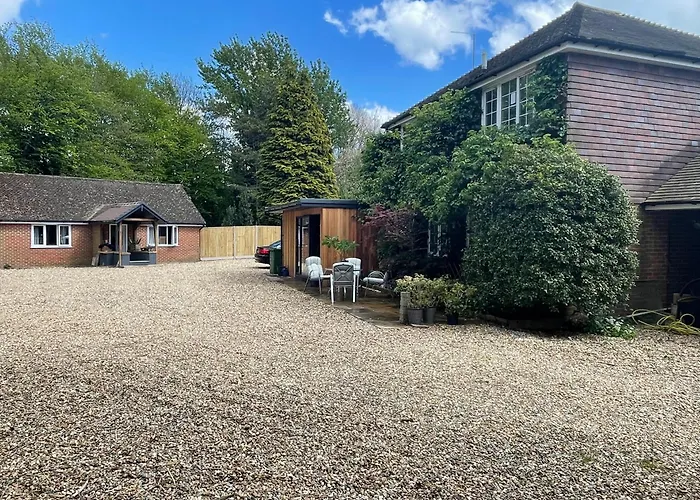 Dog Friendly Hotels in Crawley (West Sussex)