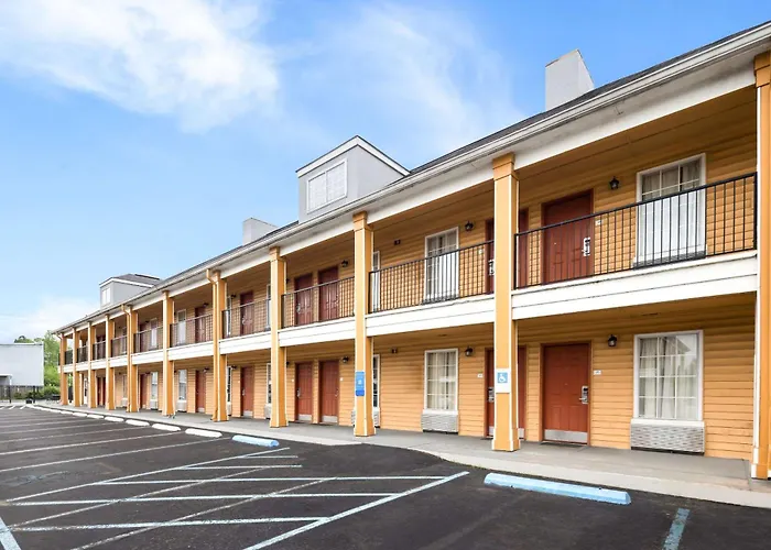 Dog Friendly Hotels in Decatur