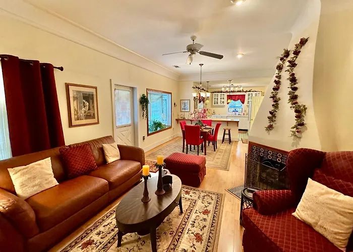 Dog Friendly Hotels in Helen
