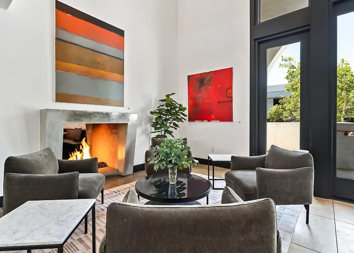 Dog Friendly Hotels in Claremont