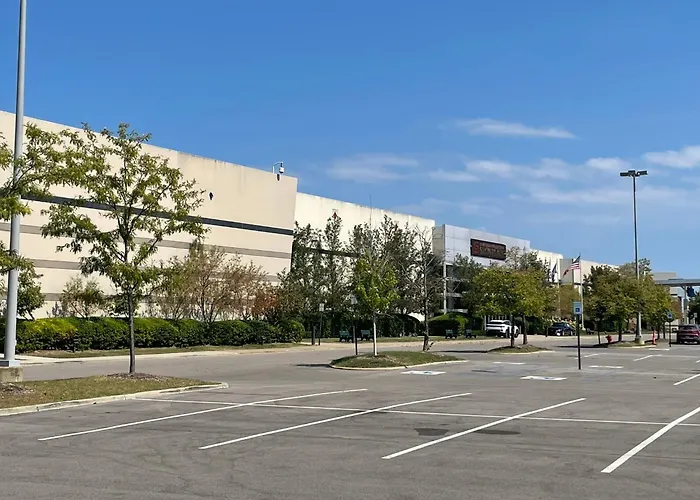 Dog Friendly Hotels in Farmington Hills