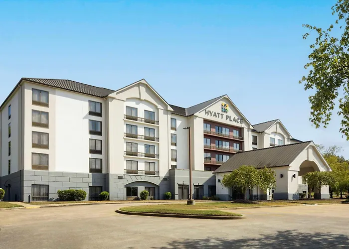Dog Friendly Hotels in Hendersonville