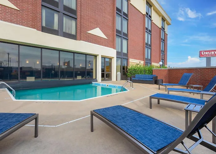 Dog Friendly Hotels in Champaign