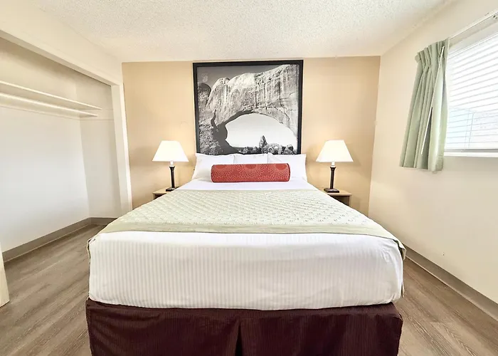 Dog Friendly Hotels in Salina