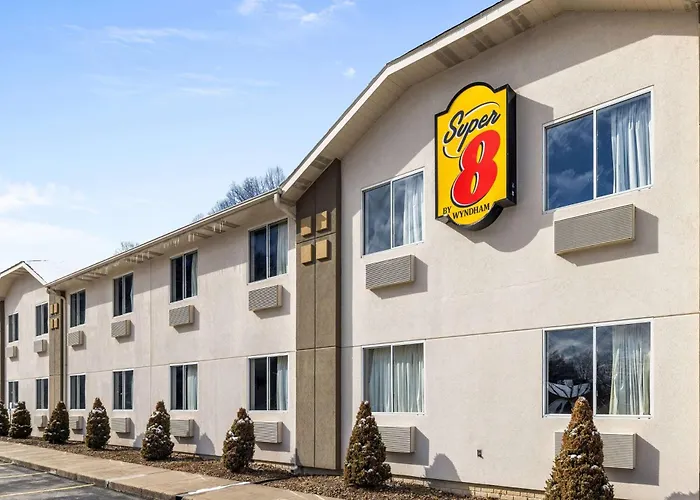 Dog Friendly Hotels in Monroeville