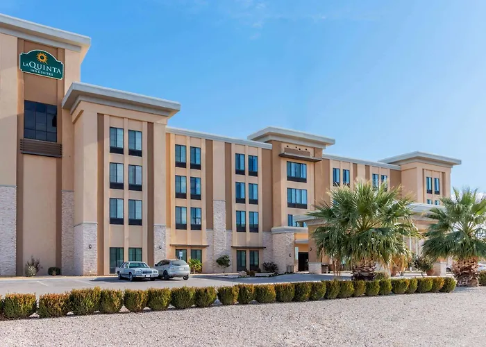 Dog Friendly Hotels in Carlsbad