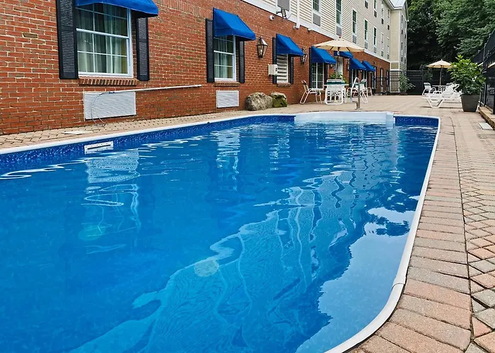 Dog Friendly Hotels in Sturbridge