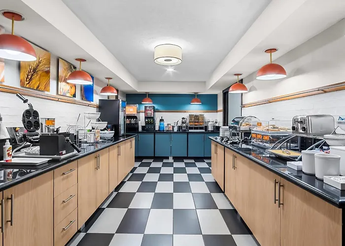 Dog Friendly Hotels in Cadillac