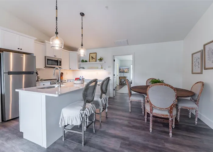 Dog Friendly Hotels in Clayton
