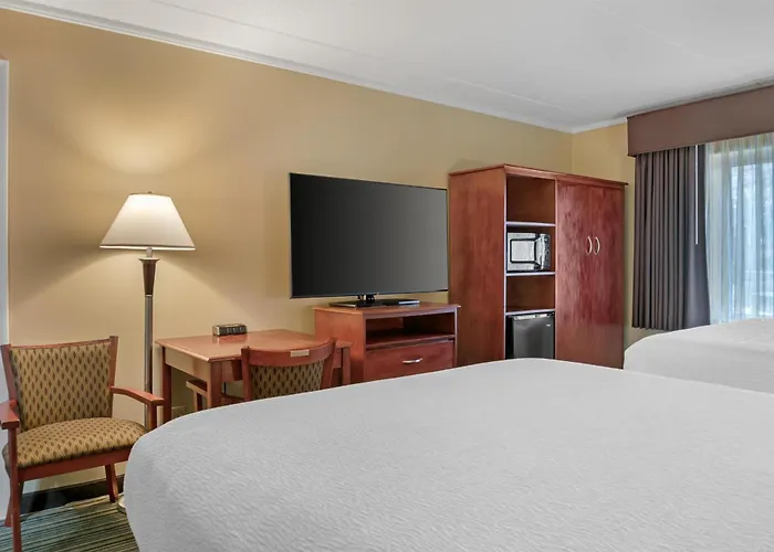 Dog Friendly Hotels in Glen Arbor