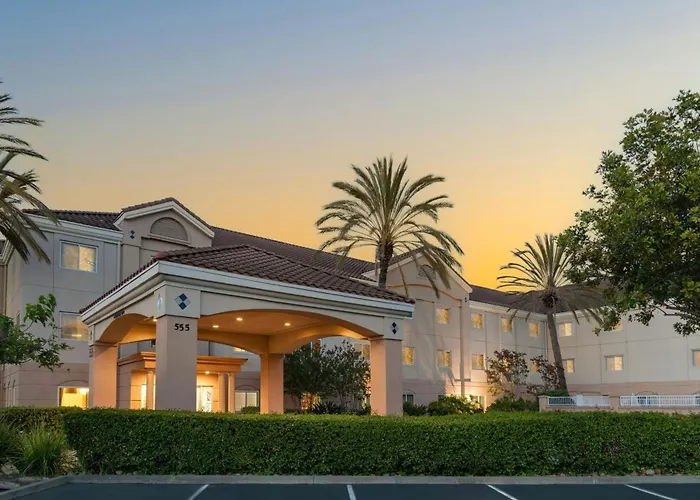 Dog Friendly Hotels in San Carlos