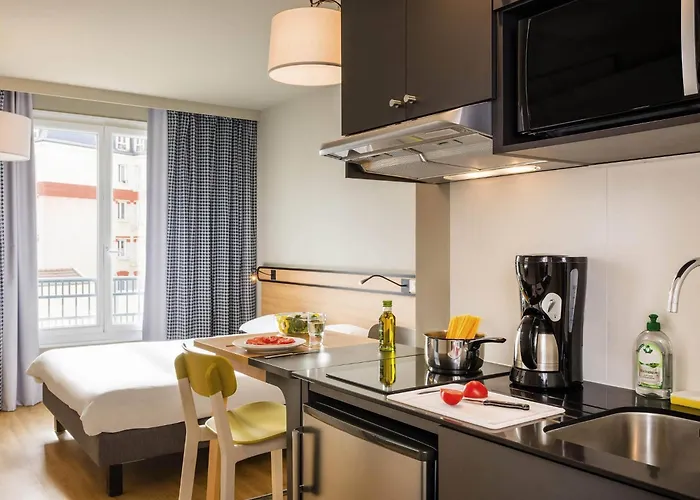 Dog Friendly Hotels in Puteaux
