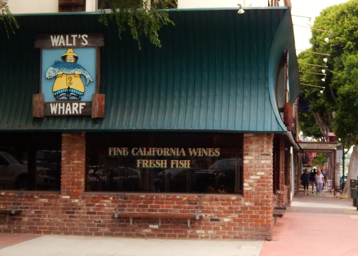 Dog Friendly Hotels in Seal Beach