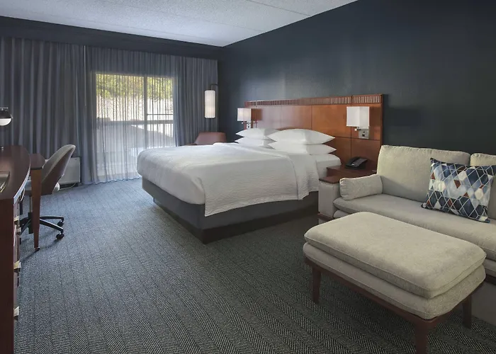 Dog Friendly Hotels in Norwalk
