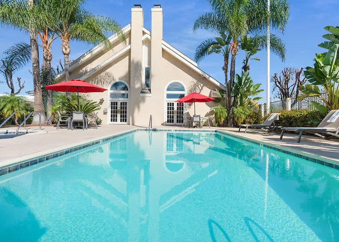 Dog Friendly Hotels in Brea