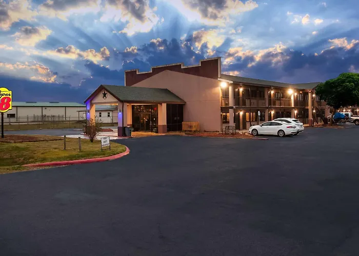 Dog Friendly Hotels in Giddings