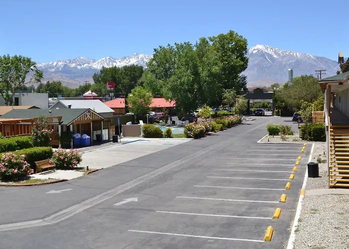 Dog Friendly Hotels in Bishop