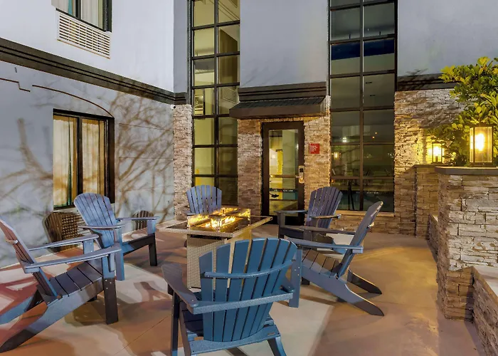 Dog Friendly Hotels in Greenwood