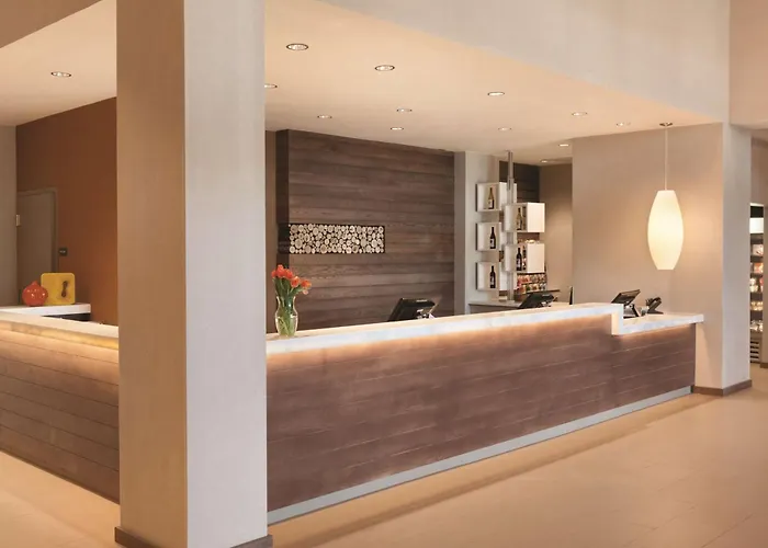 Dog Friendly Hotels in Emeryville
