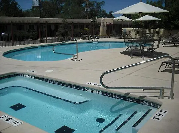 Dog Friendly Hotels in Taos