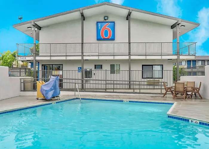 Dog Friendly Hotels in El Monte