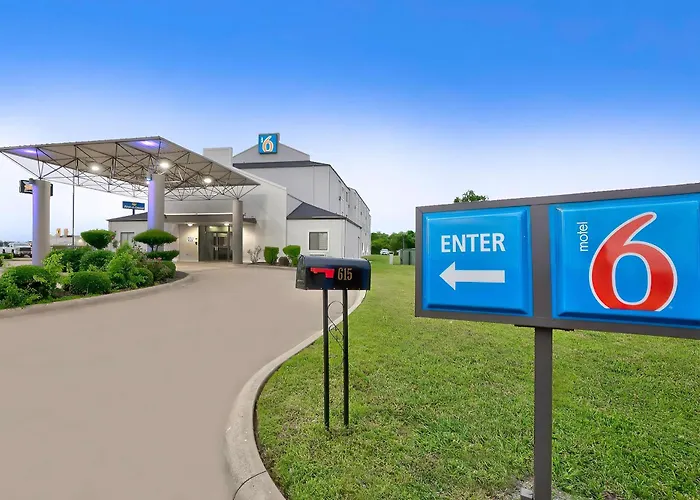 Dog Friendly Hotels in Denison