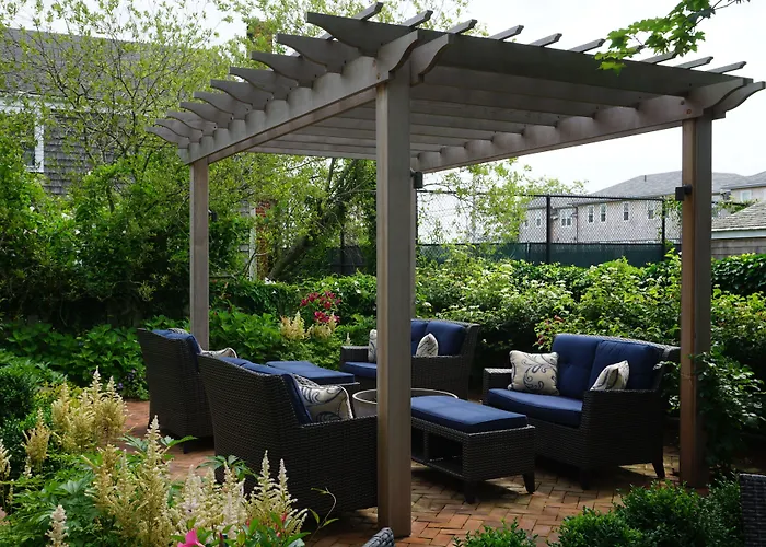 Dog Friendly Hotels in Nantucket