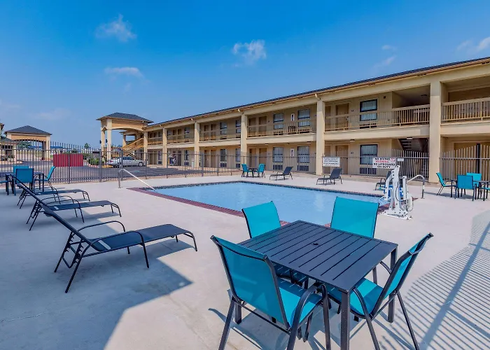 Dog Friendly Hotels in Huntsville