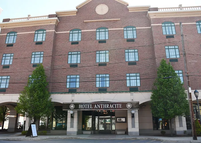 Dog Friendly Hotels in Pocono Lake