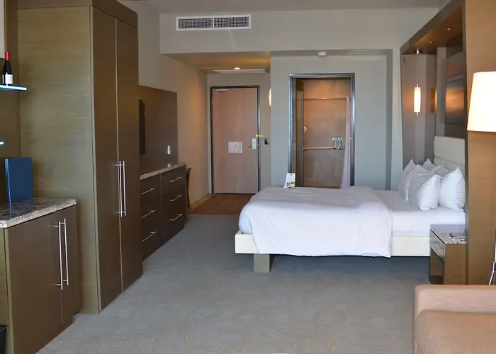 Dog Friendly Hotels in Redondo Beach