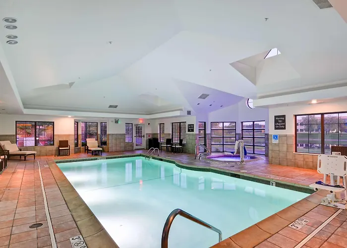 Dog Friendly Hotels in Aurora