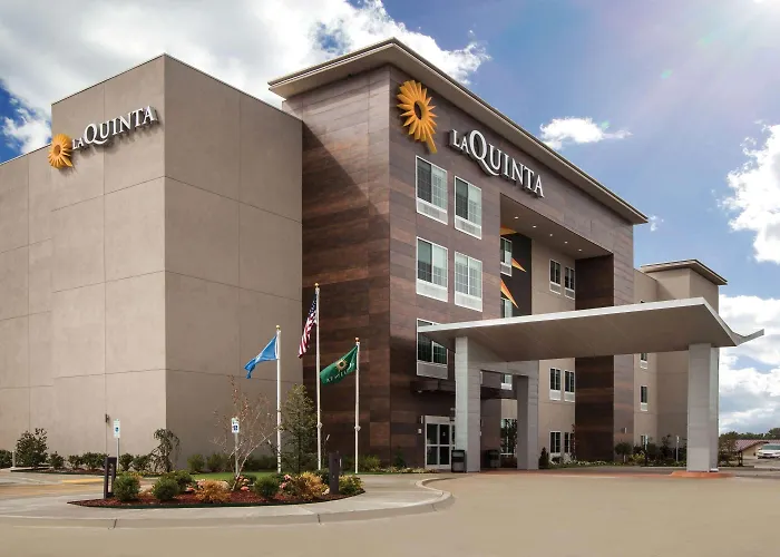 Dog Friendly Hotels in Owasso