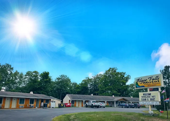 Dog Friendly Hotels in Munising