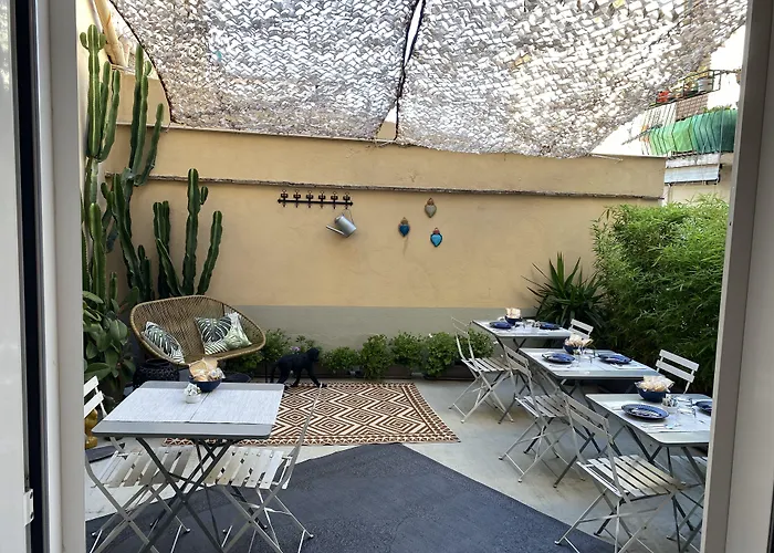 Dog Friendly Hotels in Naples