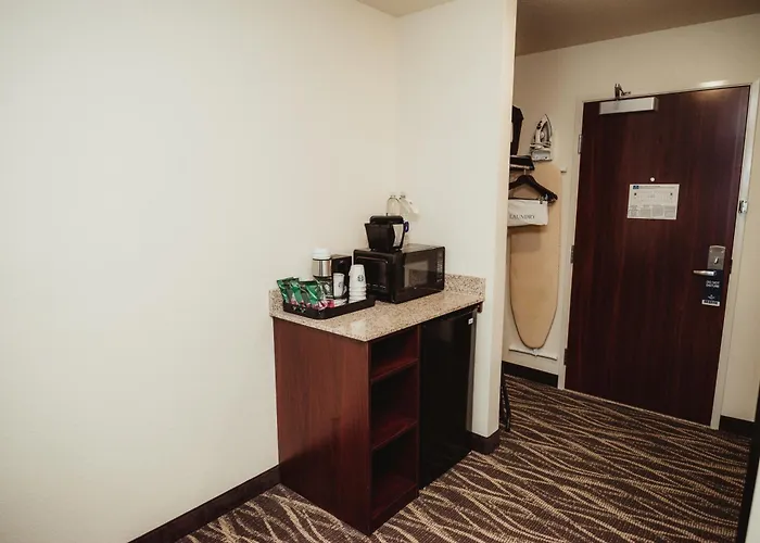 Dog Friendly Hotels in Ottumwa